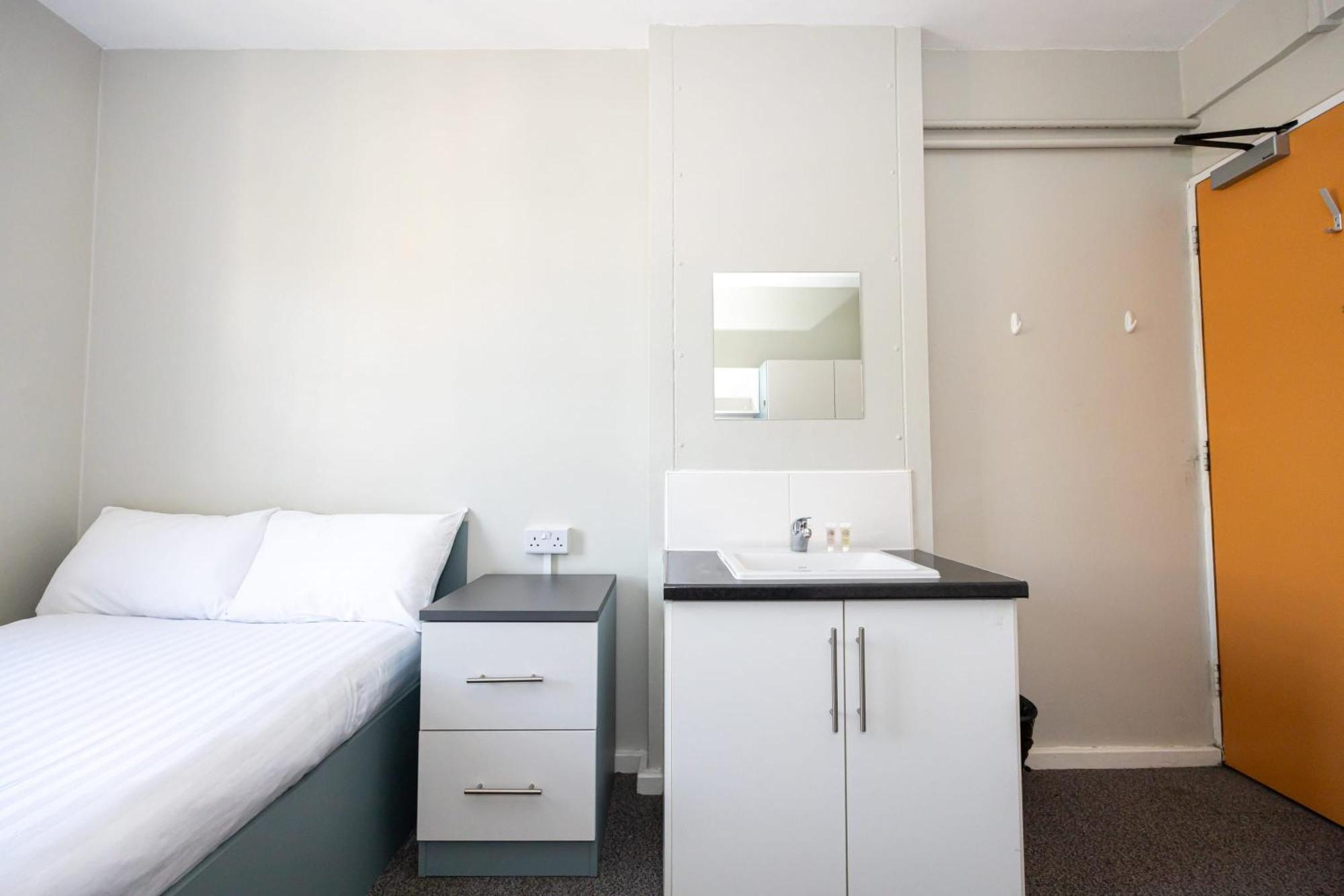 Spacious Room With Shared Facilities London Exterior photo